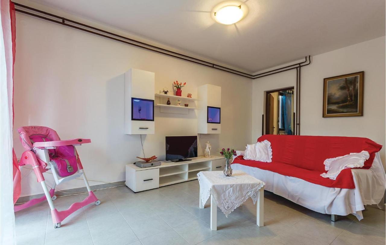 Three-Bedroom Apartment in Medulin Buitenkant foto
