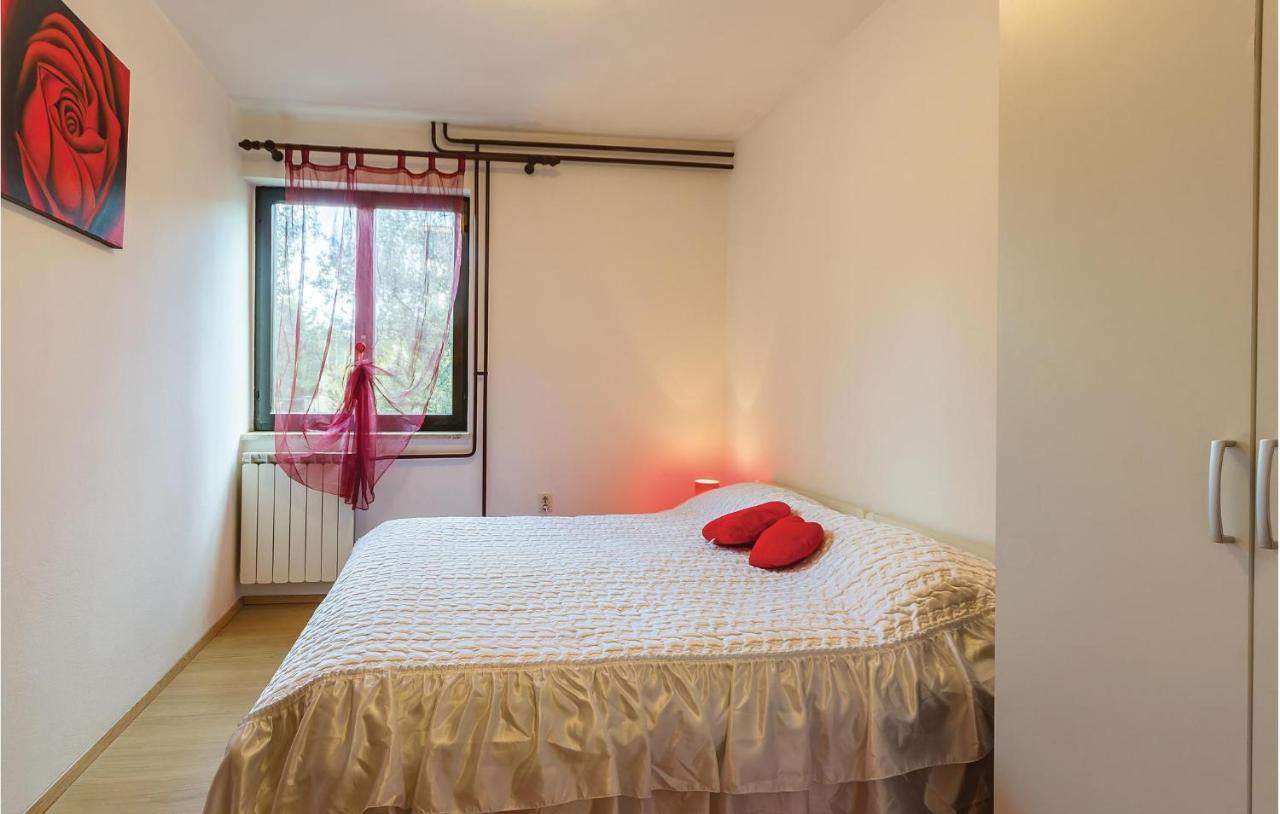 Three-Bedroom Apartment in Medulin Buitenkant foto